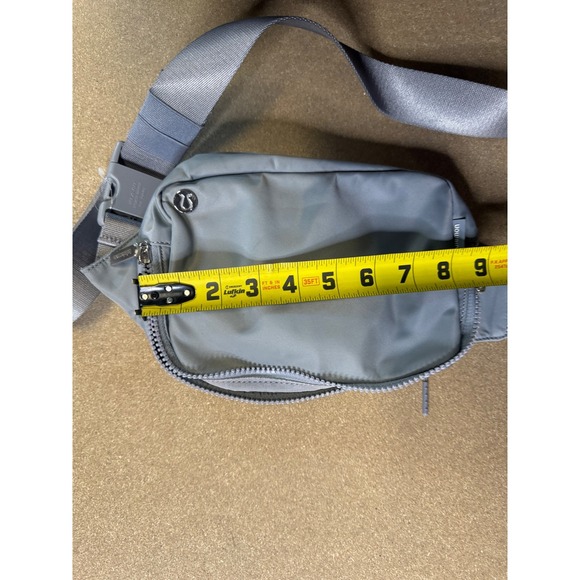 lululemon belt bag old vs new Lululemon everywhere belt bag vs LARGE